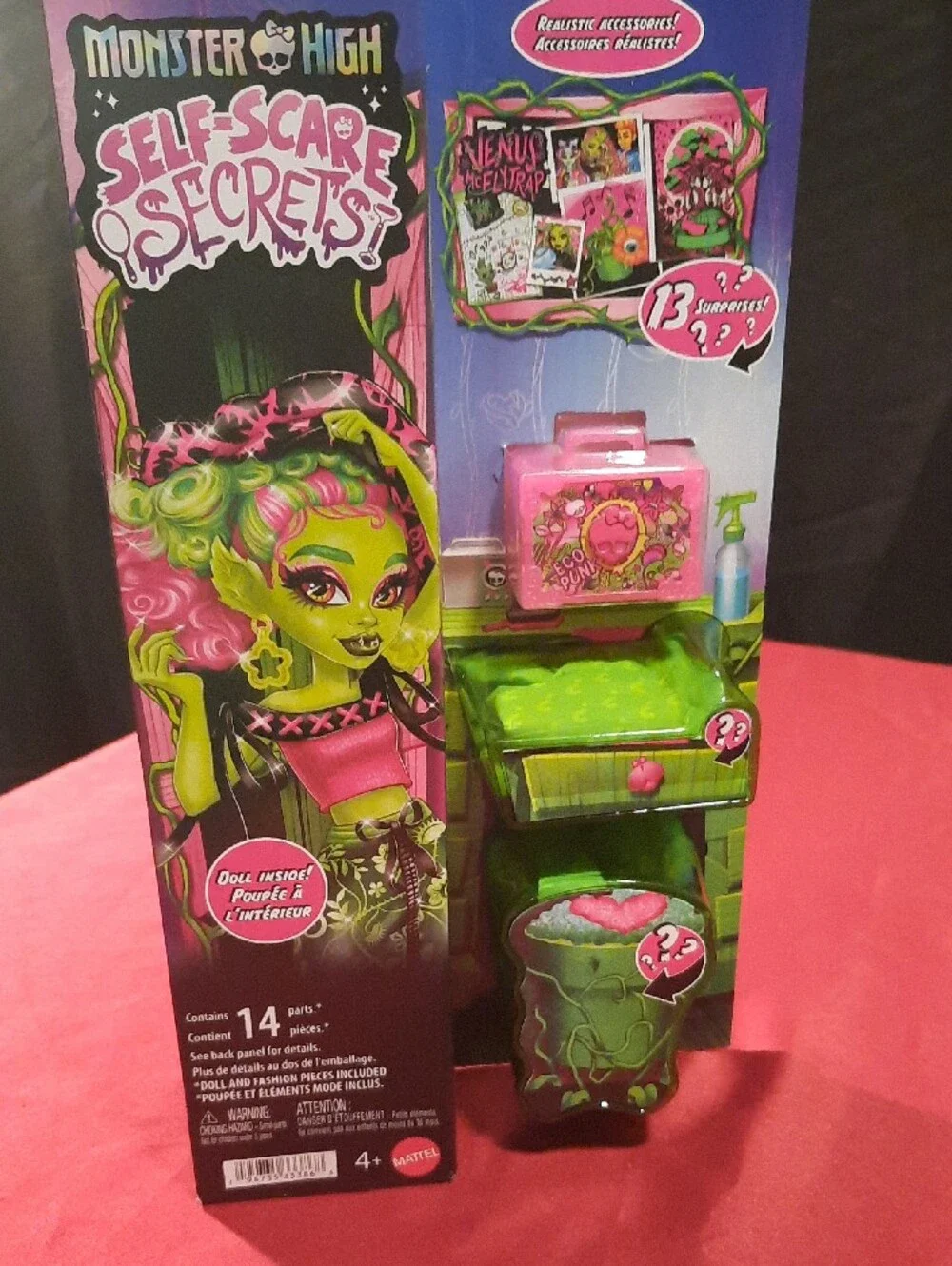 Monster High Self-Scare Secrets Playset - 13 Surprises Venus Flytrap